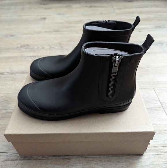 Madewell The Zip-Up Lugsole Rain Boot- 9 - Picture 2 of 14